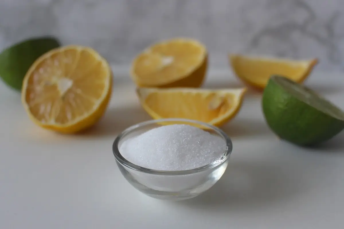 Sale e limone contro il calcare: il rimedio naturale che funziona anche nei bagni più incrostati Sale e limone contro il calcare: il rimedio naturale che funziona anche nei bagni più incrostati
