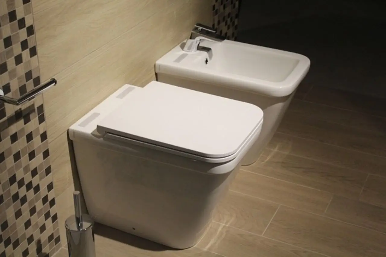 Come sbiancare i sanitari ingialliti: il metodo con acqua ossigenata che pochi conoscono Come sbiancare i sanitari ingialliti: il metodo con acqua ossigenata che pochi conoscono