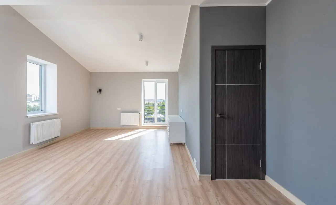 Fai risplendere subito porte e pavimenti in legno con una miscela naturale facile Fai risplendere subito porte e pavimenti in legno con una miscela naturale facile
