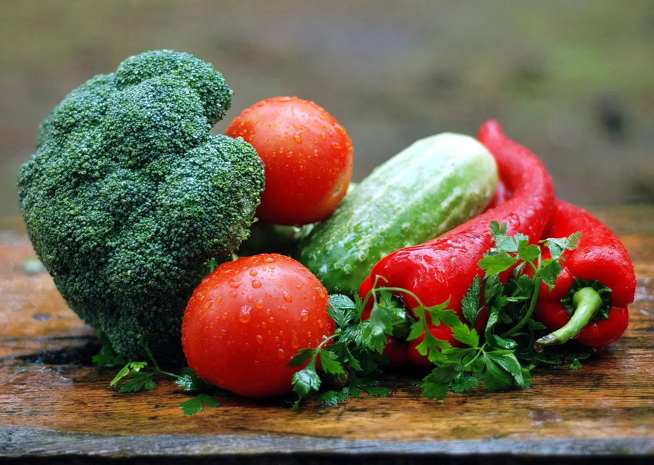 Non aspettare l’estate: queste verdure crescono e si raccolgono subito in casa Non aspettare l’estate: queste verdure crescono e si raccolgono subito in casa