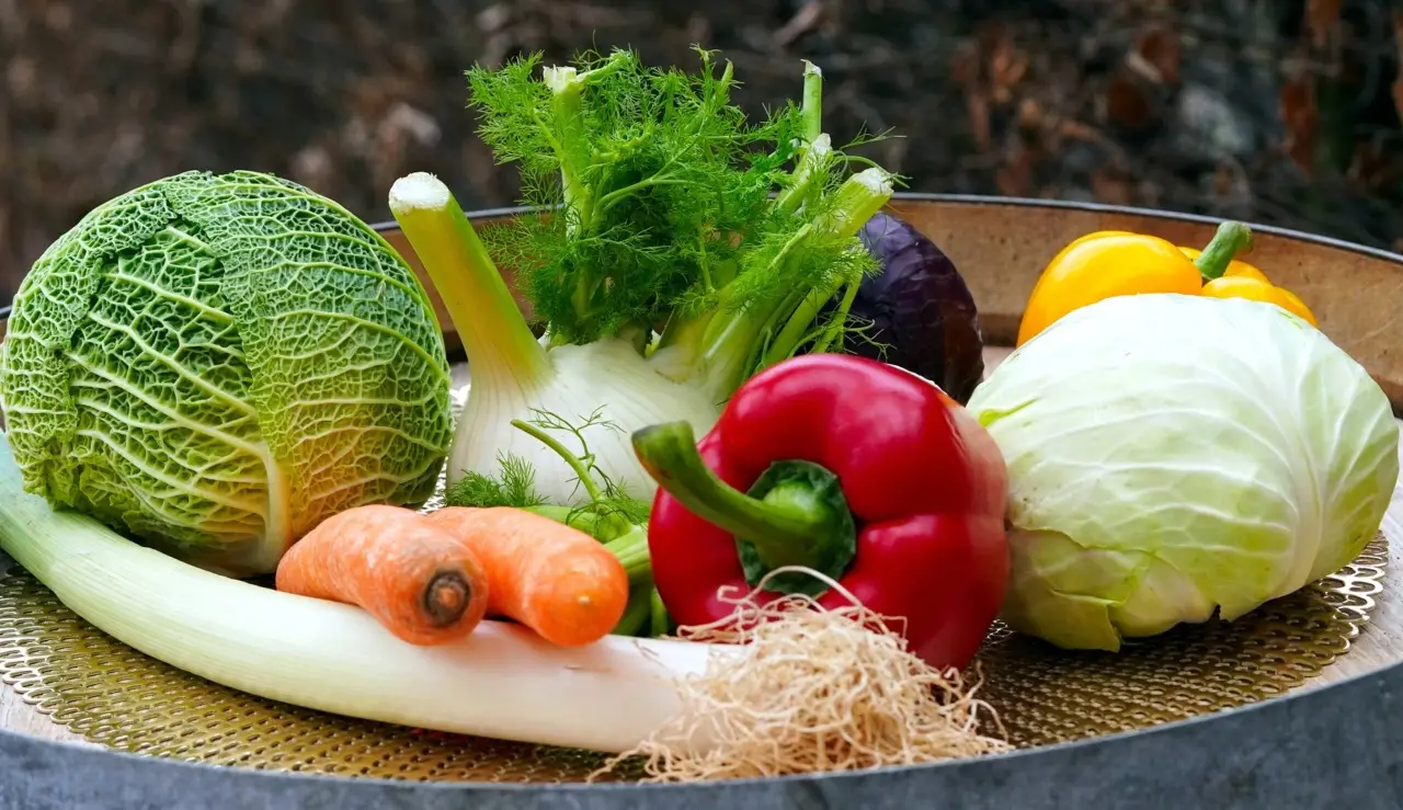 Non aspettare l’estate: queste verdure crescono e si raccolgono subito in casa Non aspettare l’estate: queste verdure crescono e si raccolgono subito in casa