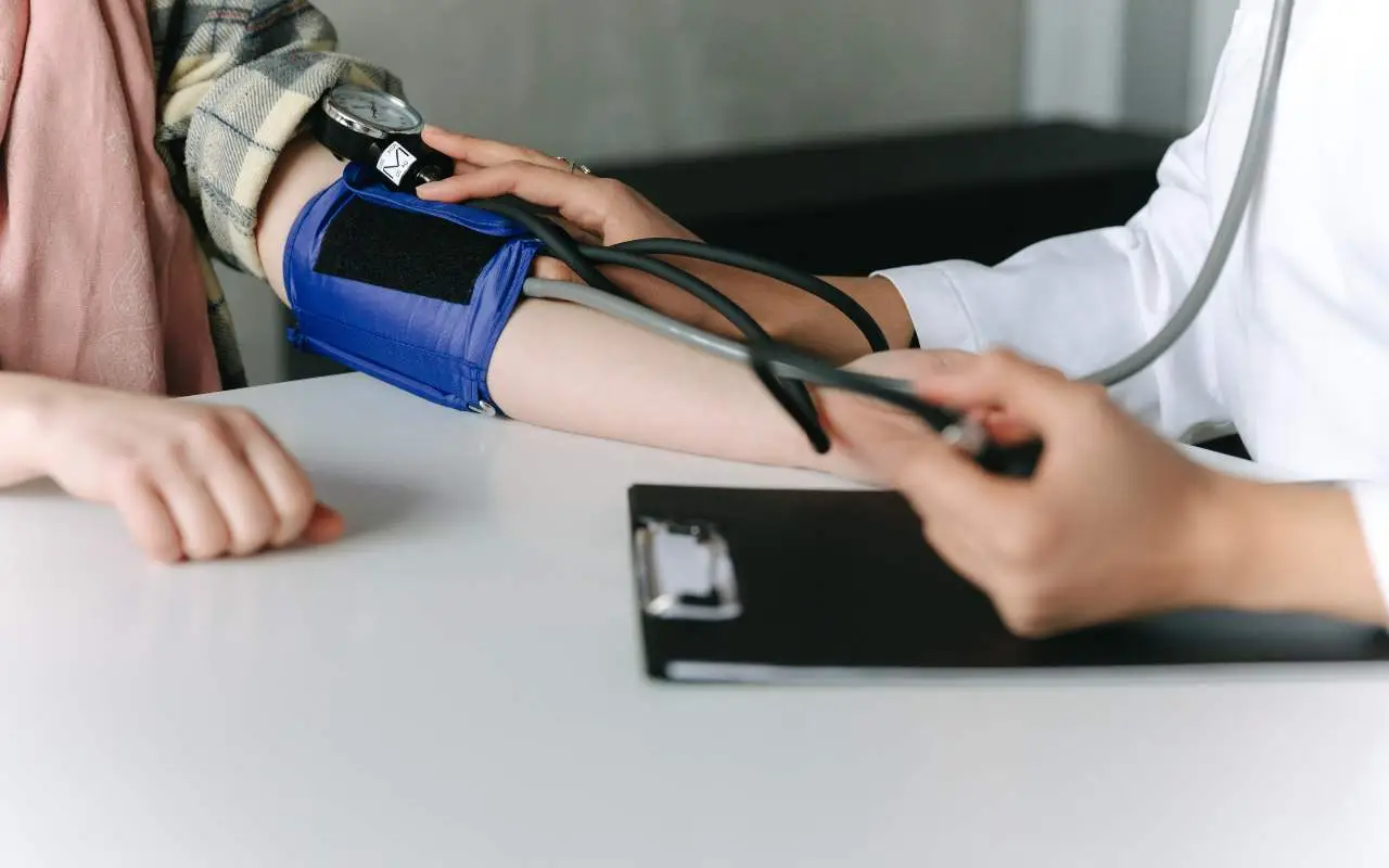 Riduci il rischio ipertensione: 4 alimenti da aggiungere subito alla tua colazione