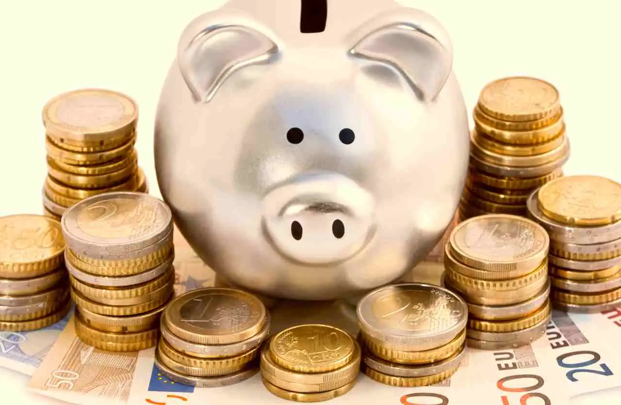Ecco quanto dovresti davvero risparmiare ogni mese per avere un futuro sicuro Ecco quanto dovresti davvero risparmiare ogni mese per avere un futuro sicuro