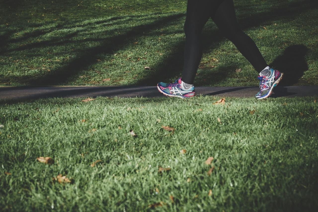 Camminare dopo i pasti: ecco quanti minuti servono per aiutare la digestione Camminare dopo i pasti: ecco quanti minuti servono per aiutare la digestione