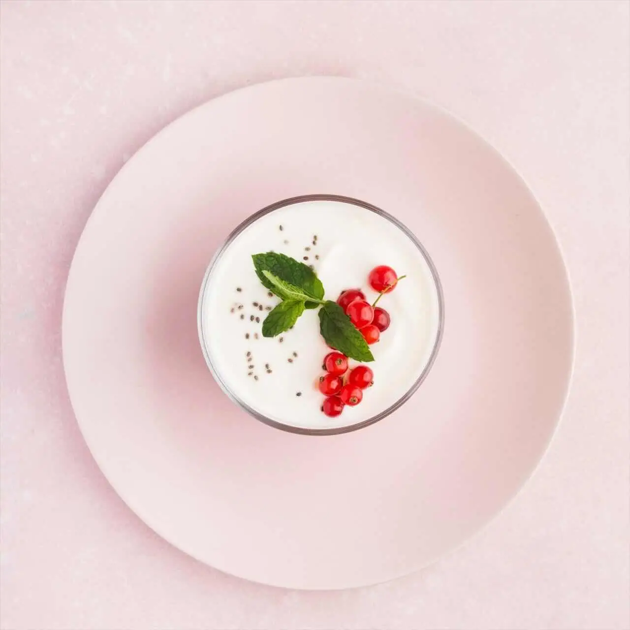 Yogurt a colazione: perché può causare gonfiore se combinato con certi alimenti Yogurt a colazione: perché può causare gonfiore se combinato con certi alimenti