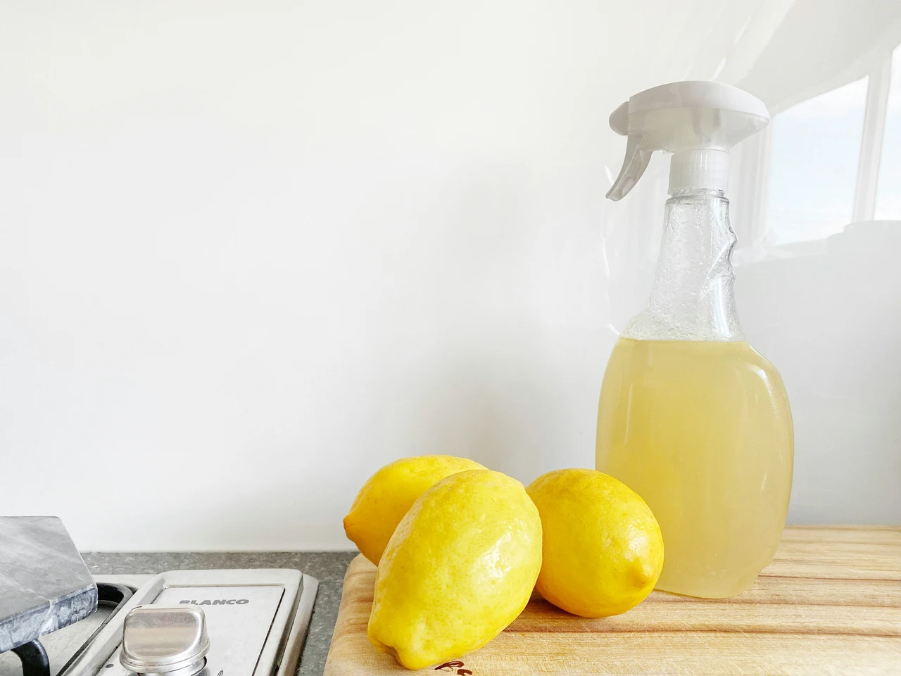 Sale e limone contro il calcare: il rimedio naturale che funziona anche nei bagni più incrostati Sale e limone contro il calcare: il rimedio naturale che funziona anche nei bagni più incrostati