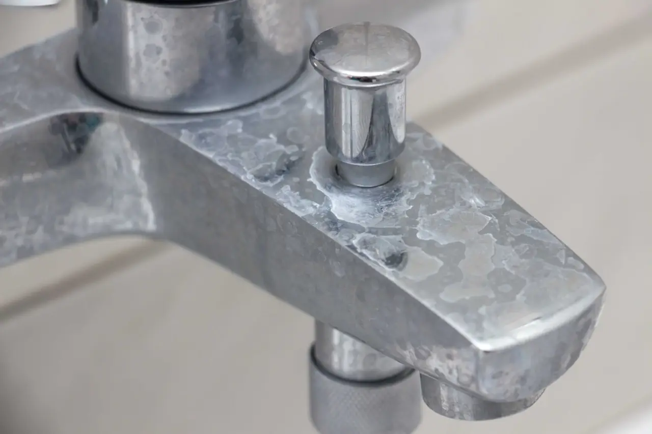 Come sbiancare i sanitari ingialliti: il metodo con acqua ossigenata che pochi conoscono Come sbiancare i sanitari ingialliti: il metodo con acqua ossigenata che pochi conoscono
