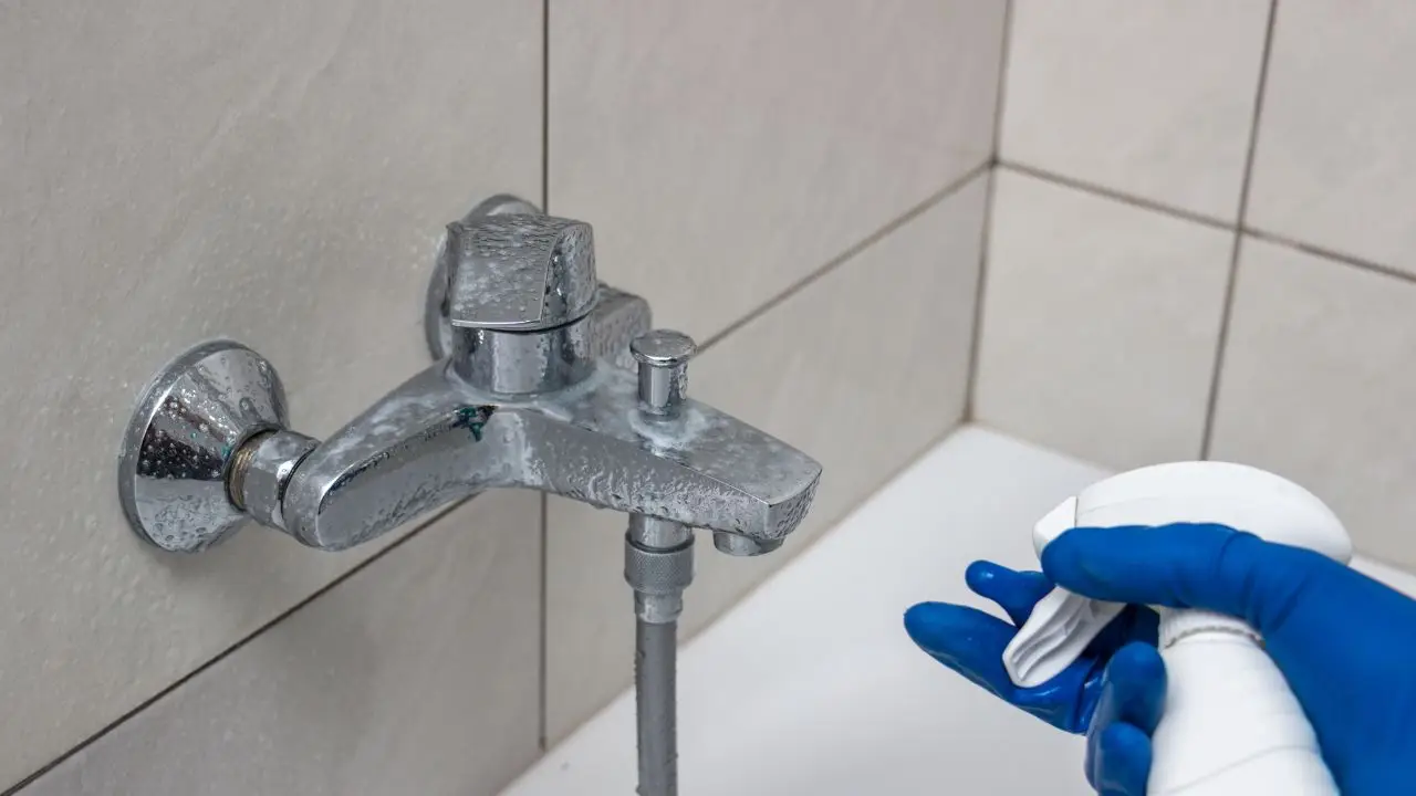 Come sbiancare i sanitari ingialliti: il metodo con acqua ossigenata che pochi conoscono Come sbiancare i sanitari ingialliti: il metodo con acqua ossigenata che pochi conoscono