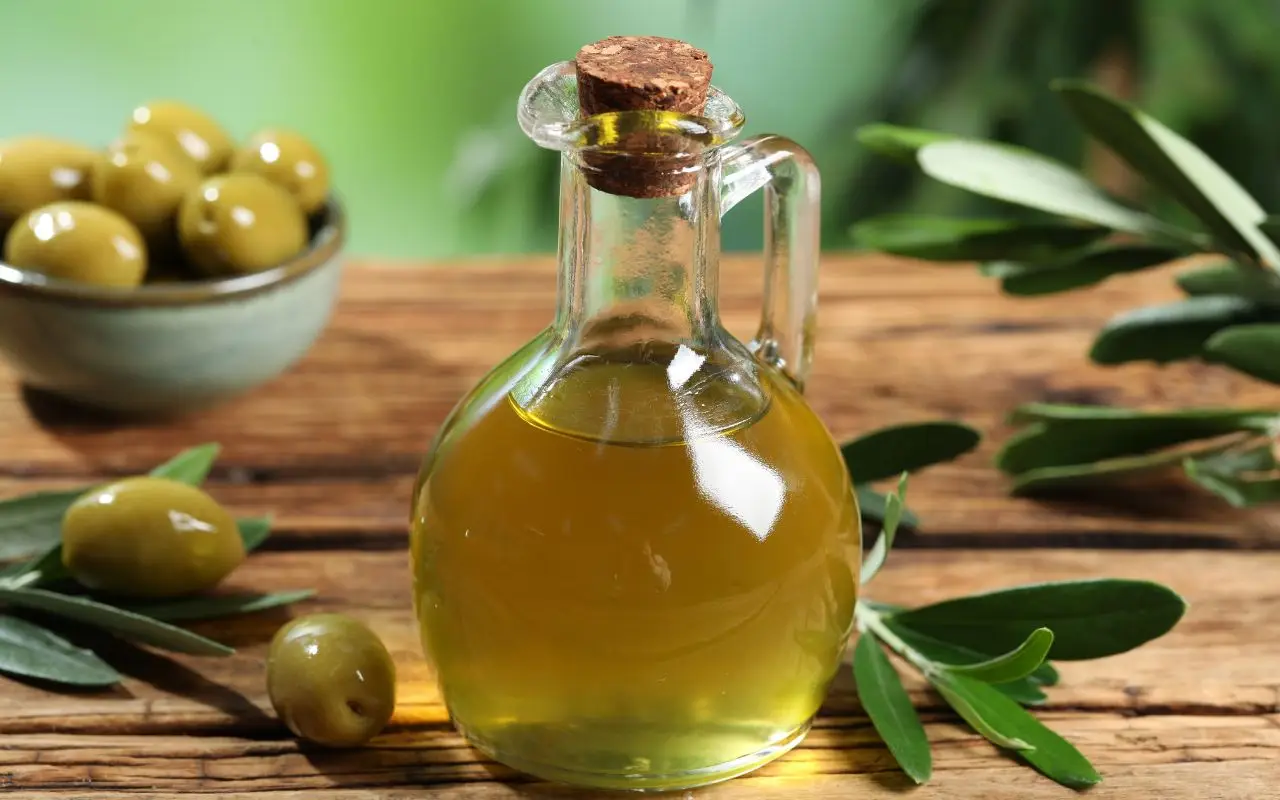 Applica questo trucco della nonna con olio d’oliva per risultati visibili in un solo passaggio Applica questo trucco della nonna con olio d’oliva per risultati visibili in un solo passaggio