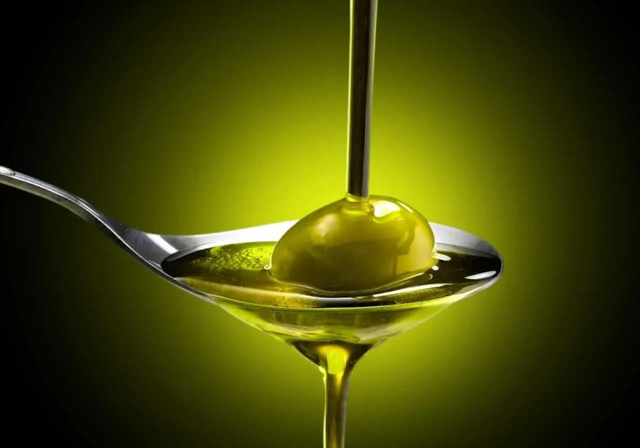 Applica questo trucco della nonna con olio d’oliva per risultati visibili in un solo passaggio Applica questo trucco della nonna con olio d’oliva per risultati visibili in un solo passaggio