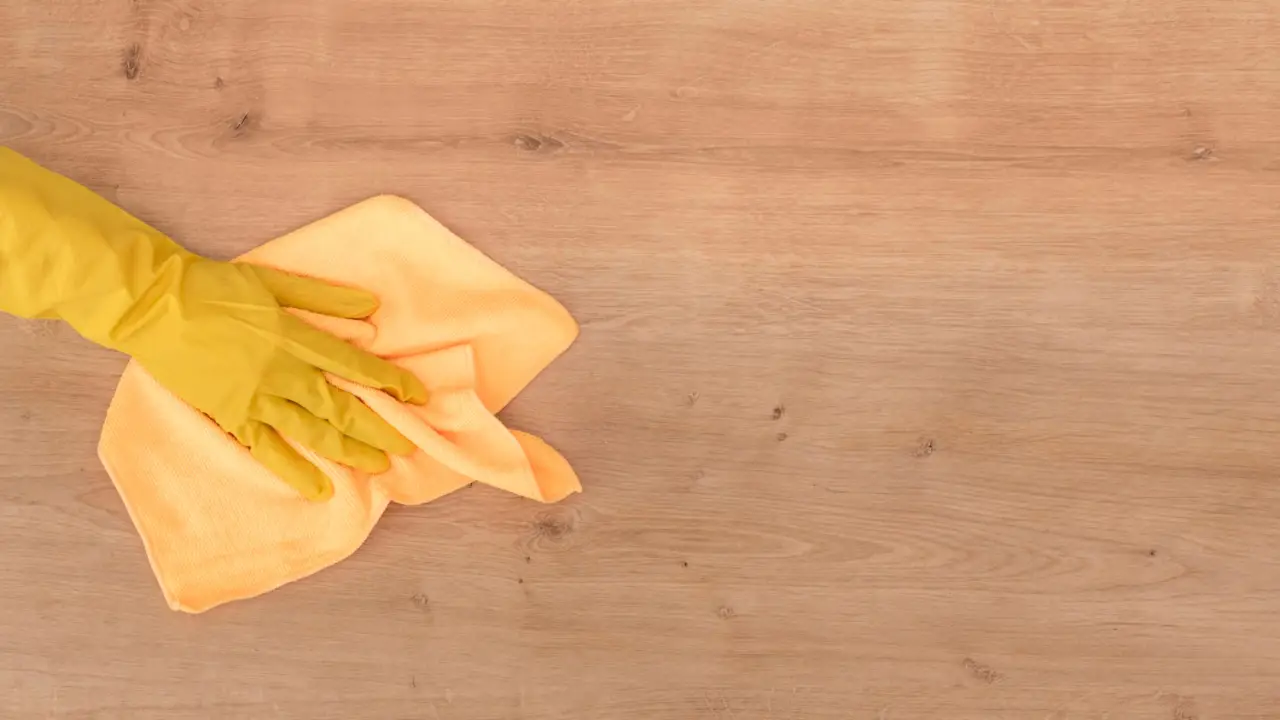 Vuoi superfici lignee splendenti? Ecco la soluzione rapida con ingredienti naturali Vuoi superfici lignee splendenti? Ecco la soluzione rapida con ingredienti naturali