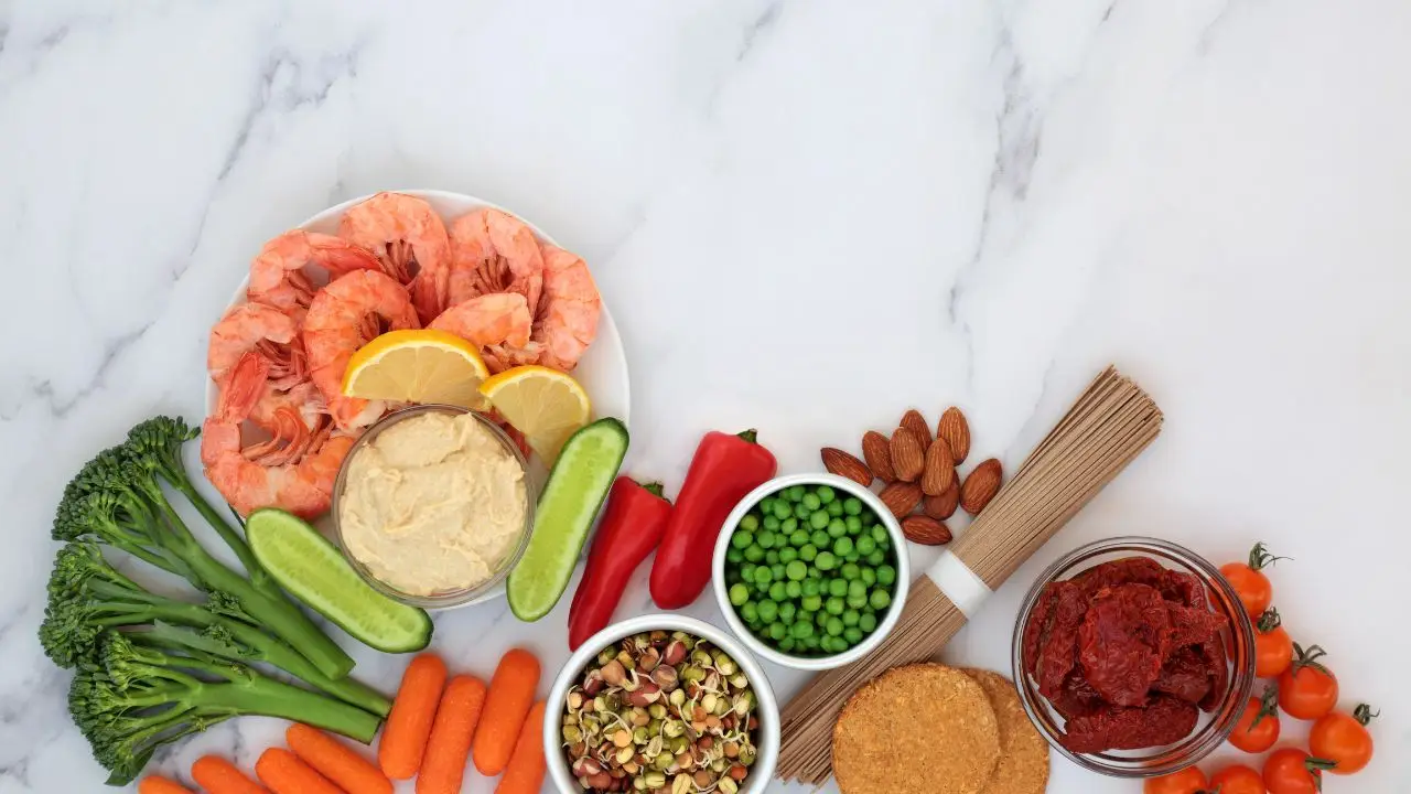 Snack salutari per abbassare la glicemia subito dopo pranzo: 4 soluzioni pratiche Snack salutari per abbassare la glicemia subito dopo pranzo: 4 soluzioni pratiche
