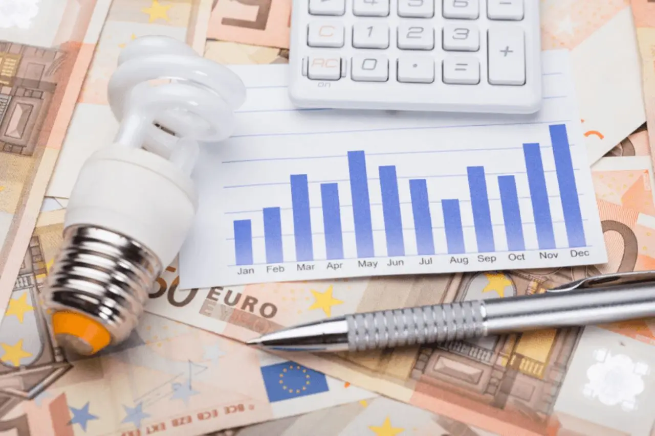 Risparmia subito sulle bollette estive: le 3 abitudini che funzionano davvero Risparmia subito sulle bollette estive: le 3 abitudini che funzionano davvero