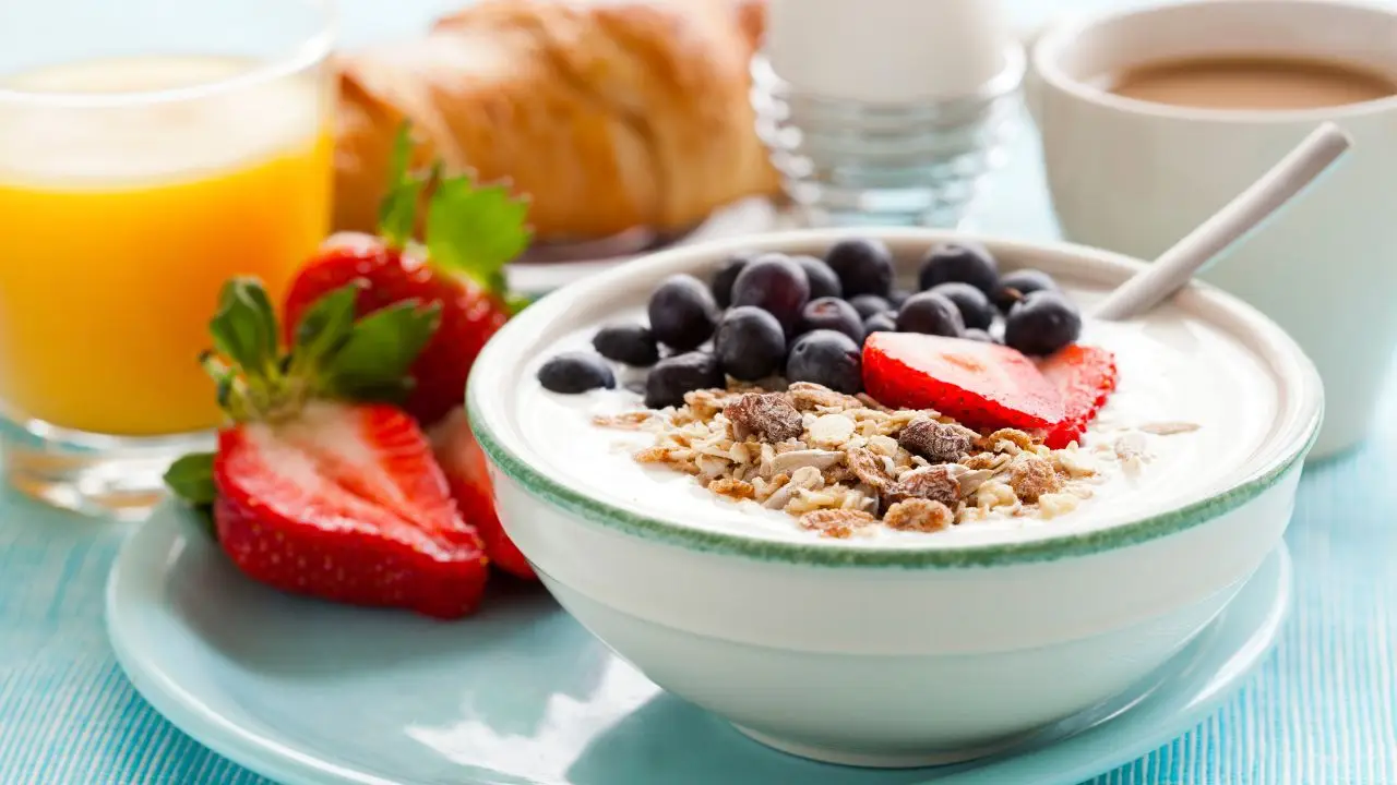 Riduci il rischio ipertensione: 4 alimenti da aggiungere subito alla tua colazione Riduci il rischio ipertensione: 4 alimenti da aggiungere subito alla tua colazione